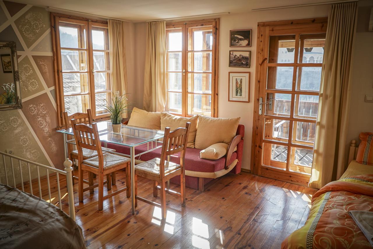 Hotel Rooster House Veliko Tărnovo Esterno foto